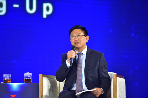 侨商张华荣：踩一个坑，攒一条经验