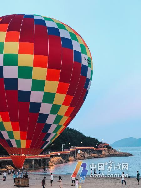 低空旅游乘风而起 假期风靡“飞行模式”