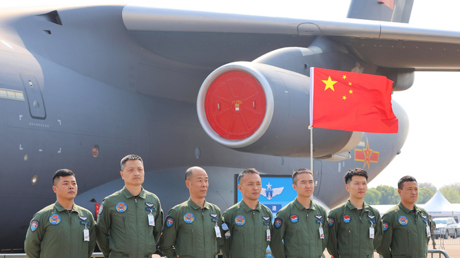运-20首次飞抵南非 亮相非洲航空航天与防务展