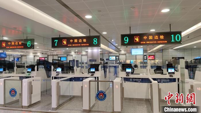 上海浦东国际机场口岸启用新型智能验证台、畅通“绿色生命通道”