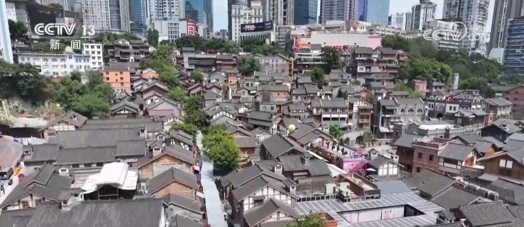 假期各地重点商圈人气旺盛 消费市场热闹红火、亮点纷呈