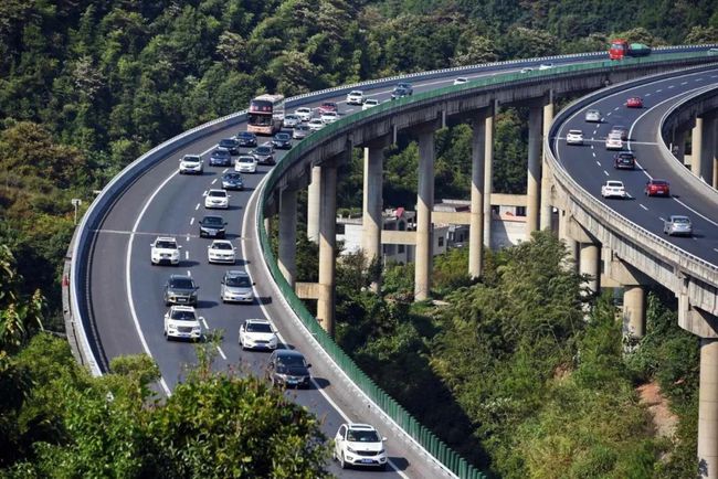 国庆假期第四天全国道路交通总体平稳