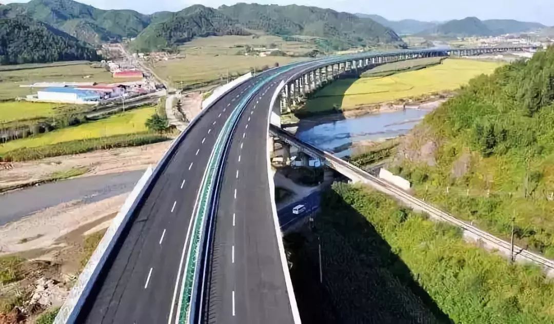 安徽省首条长江隧道右线圆满贯通 未来出行更便捷漫游长江新体验