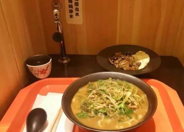 独自探味一个美食家漫步城市味蕾的孤独旅程