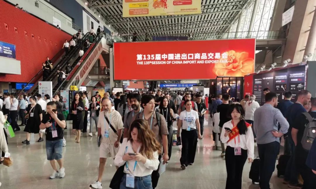 全球各地买家热情涌入第136届广交会开启采购新篇章