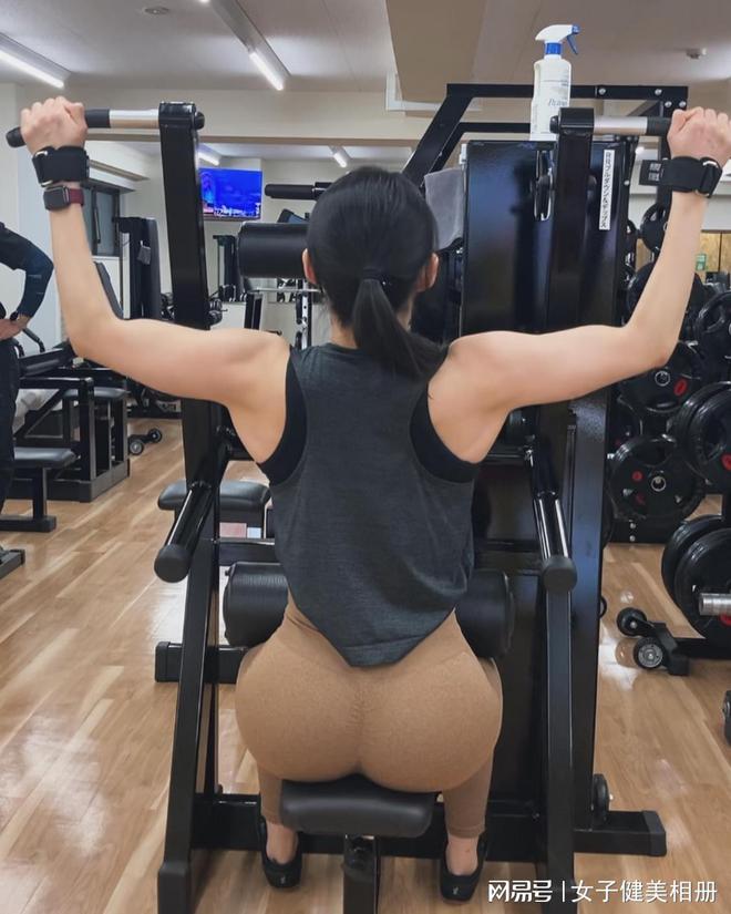 探索力量与优雅的结合健美女性的独特魅力与奋斗之路