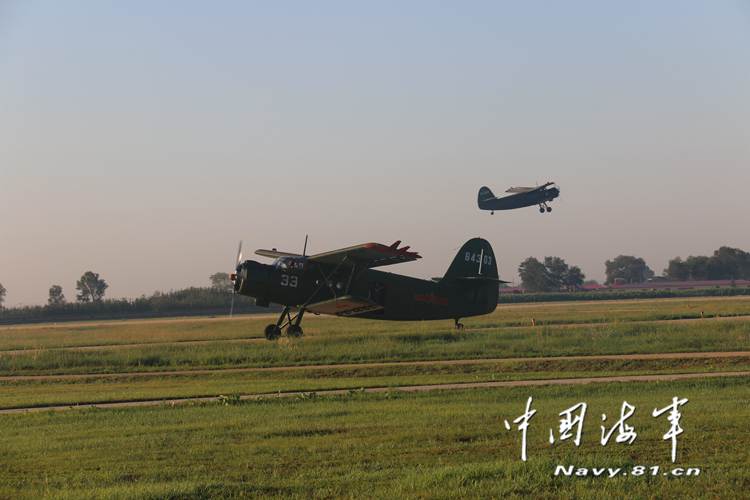空中飞跃奇迹 走进海军航空大学基地的跳伞训练现场亲历体验