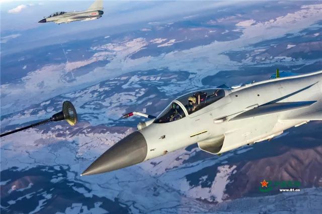 高空飞行训练全景揭秘 南部战区空军英勇展翅直冲云霄的故事