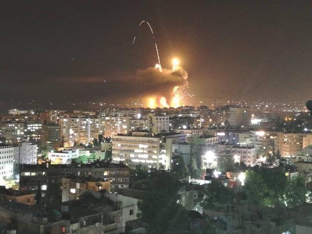 以色列重要军事基地遭袭击 7200基地陷入火海局势紧张升级