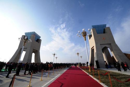 中哈霍尔果斯国际边境合作中心助力旅客通关速度创新高平均仅需五秒完成通关手续
