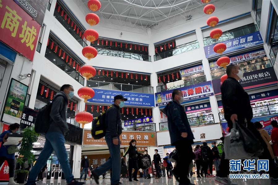中哈霍尔果斯国际边境合作中心捷通模式助力旅客实现快速五秒通关新纪元